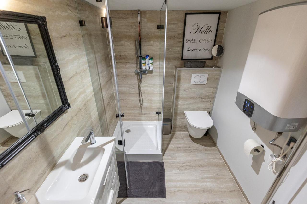 Bobo'S Luxury Apartment Budapest Luaran gambar