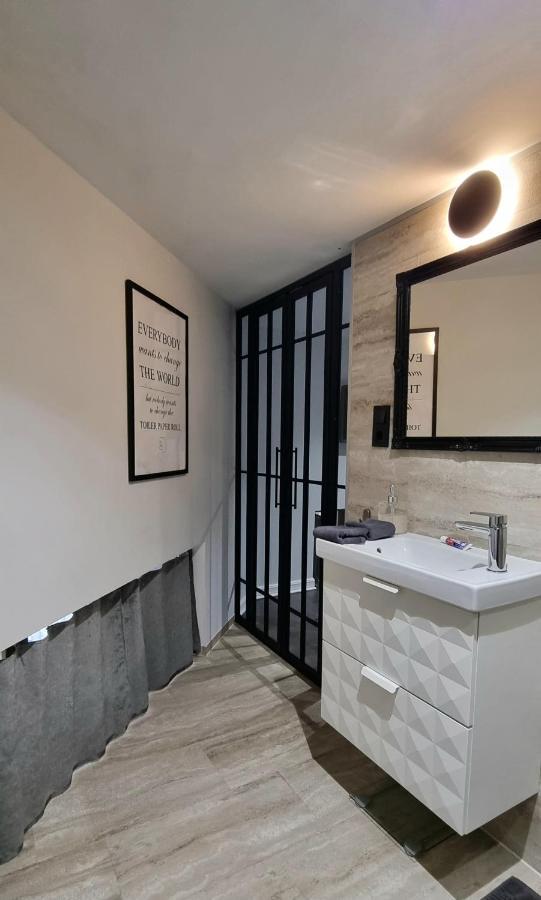 Bobo'S Luxury Apartment Budapest Luaran gambar
